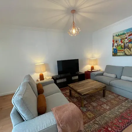 Av Sintra Mhouse Lease